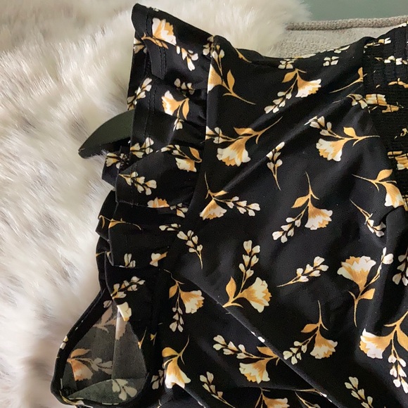 Anne Klein vintage style ruffled top - Picture 2 of 13